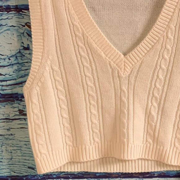 Bluenotes Cropped Knit Vest - Picture 2 of 6